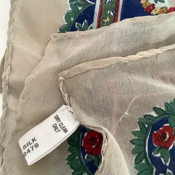 Italian vintage silk scarf - Picture 7 of 10
